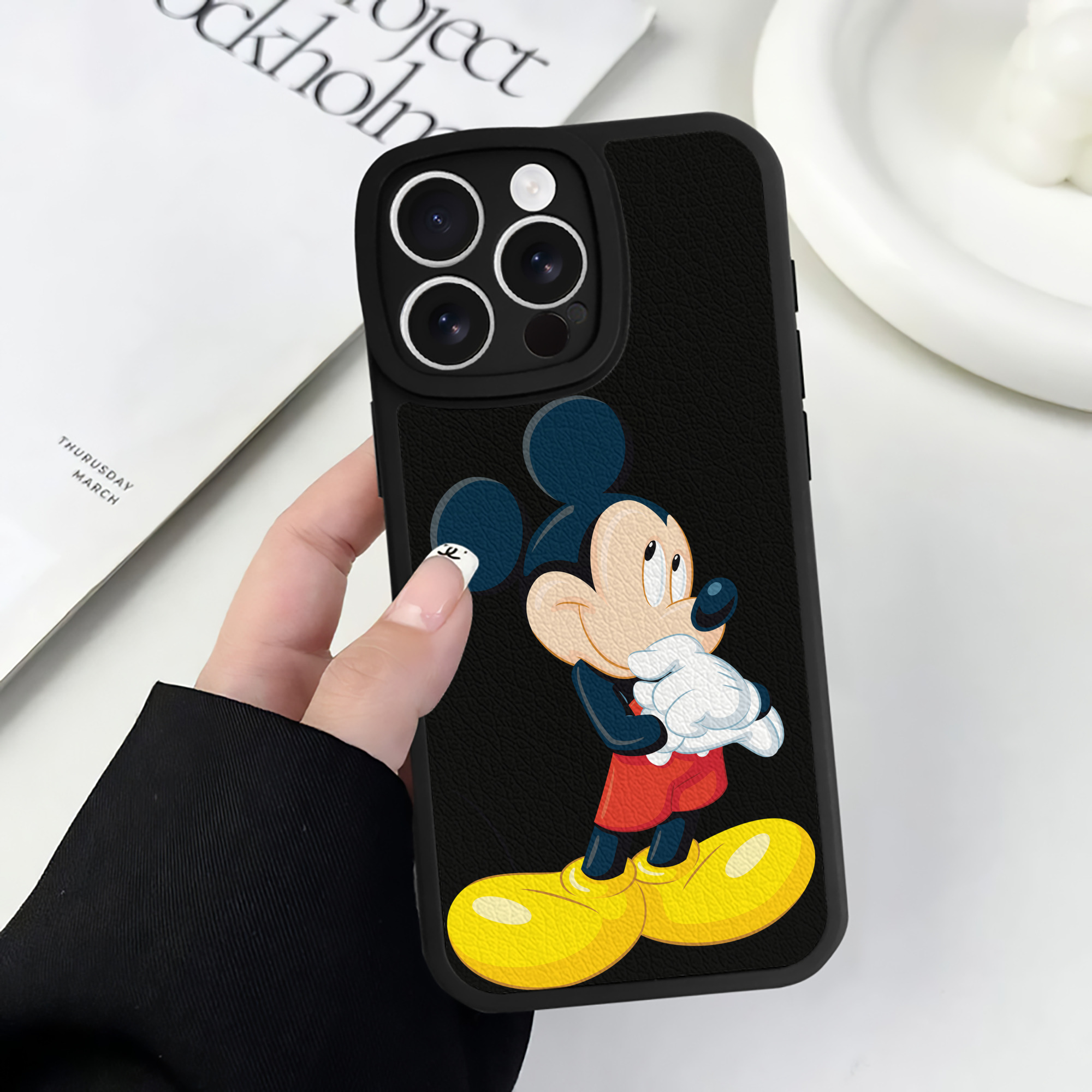 （画像用） ミッキーマウス Mickey Mouse 【iPhone 16シリーズ対応】シリコンスマホケース（レザー調） 材質：シリコン